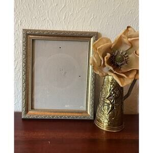 1990s Gold Leaf Trim Picture Frame Vintage Wall Décor